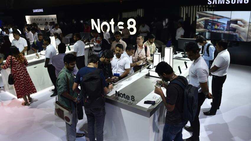 This Diwali offline smartphone sales hit as e-commerce sites dole out discounts This Diwali offline smartphone sales hit as e-commerce sites dole out discounts