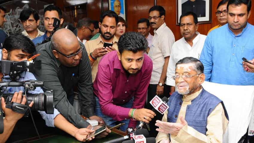 Link your EPF account with Aadhaar to avail 'better,' 'speedy' services, says Govt Link your EPF account with Aadhaar to avail 'better,' 'speedy' services, says Govt