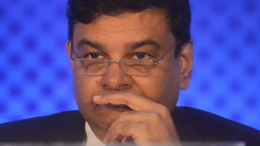 Reserve Bank of India backpedals on Aadhaar; says its mandatory to link with bank accounts Reserve Bank of India backpedals on Aadhaar; says its mandatory to link with bank accounts