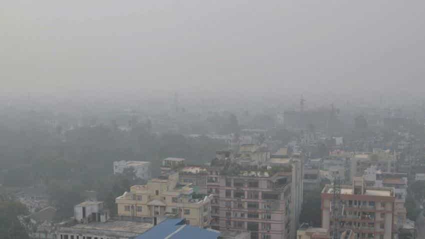Delhi smog: Poor visibility, toxic air shuts schools, construction Delhi smog: Poor visibility, toxic air shuts schools, construction
