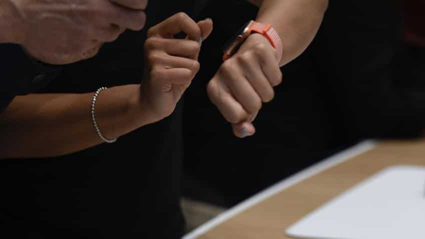 Apple retakes lead in wearable bands market in Q2 FY18 with rollout of Watch Series 3 Apple retakes lead in wearable bands market in Q2 FY18 with rollout of Watch Series 3