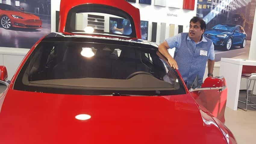 Clicking pictures of illegally parked cars to garner Rs 50 reward, says Nitin Gadkari Clicking pictures of illegally parked cars to garner Rs 50 reward, says Nitin Gadkari