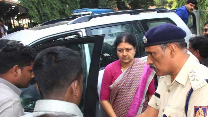 I-T sleuths raid 33 premises in Tamil Nadu I-T sleuths raid 33 premises in Tamil Nadu