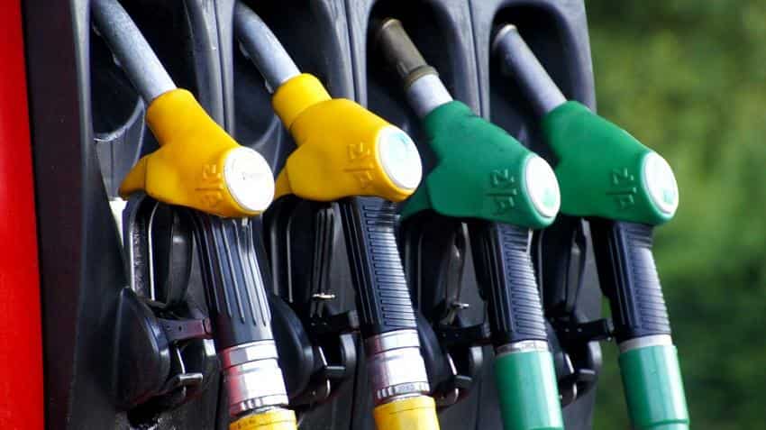 Over 60,000 petrol pumps in India, 45% jump in 6 yrs Over 60,000 petrol pumps in India, 45% jump in 6 yrs
