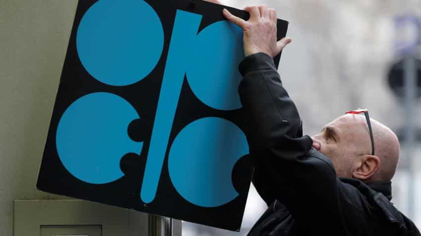 Oil drops for third day, awaiting OPEC decision