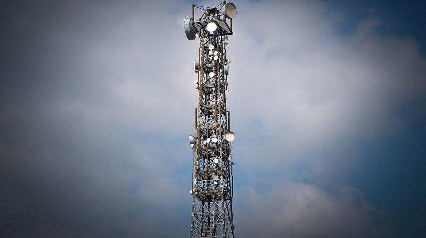 Telcos gross revenue dips 7% to Rs 66,361 crore in July-Sep 2017 Telcos gross revenue dips 7% to Rs 66,361 crore in July-Sep 2017