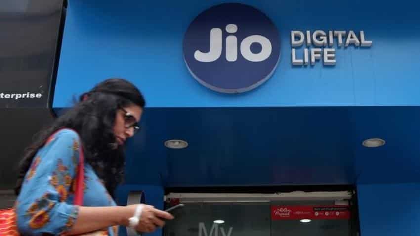 Indian telecom stocks fall after Jio cuts tariffs