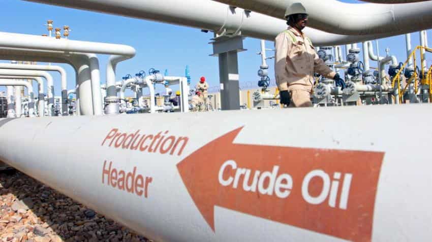 Oil nears one-month low, volatile equities keep investors jittery Oil nears one-month low, volatile equities keep investors jittery
