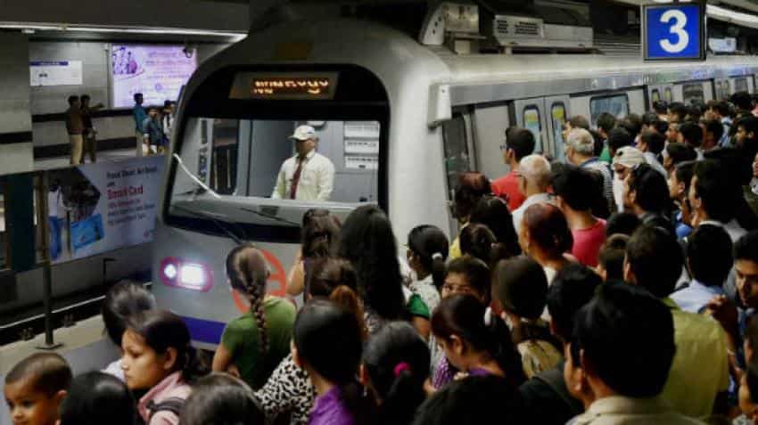 Commuters with bags heavier than 15-kg may not be able to travel by Delhi metro Commuters with bags heavier than 15-kg may not be able to travel by Delhi metro
