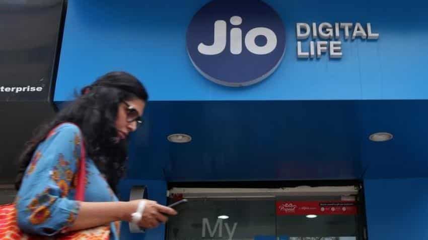 3 telcos join hand to take on RJio, launch 4G phone at Rs 500 3 telcos join hand to take on RJio, launch 4G phone at Rs 500