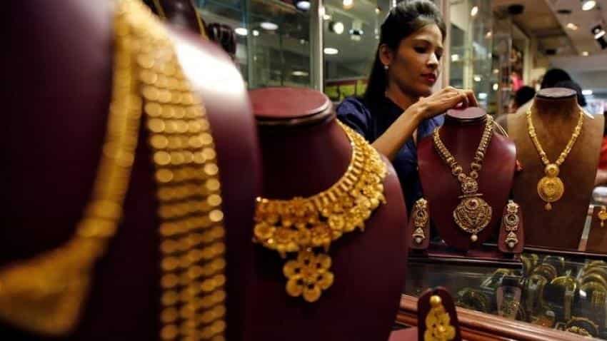 As equities plunge, will gold glitter this year? As equities plunge, will gold glitter this year?