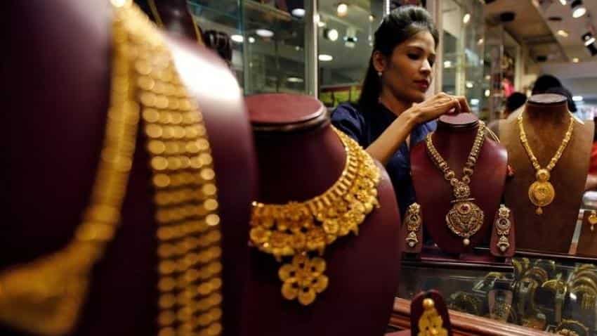Gold above Rs 31,000 on firm global cues, jewellers&#039; buying