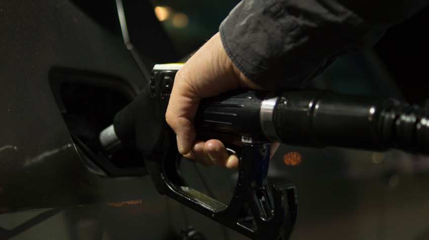 Petrol, Diesel price down gradually in India, as crude oil tumbles 