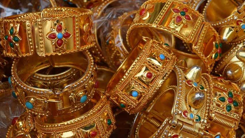 Gold in India priced at Rs 32,280, silver at Rs 40,600