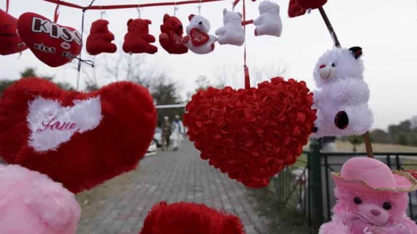 Merchandise sellers, startups gear up to tap love in the air Merchandise sellers, startups gear up to tap love in the air