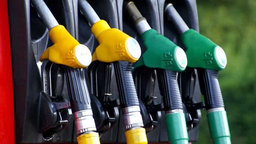 Petrol prices rise 18 paisa per litre today Petrol prices rise 18 paisa per litre today