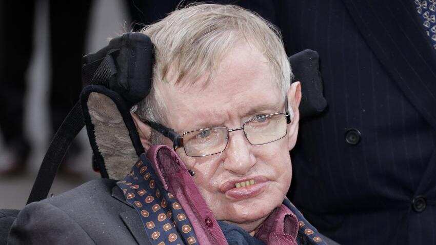 Stephen Hawking dead at 76; PM Narendra Modi calls his death &#039;anguishing&#039;, sends condolences to family