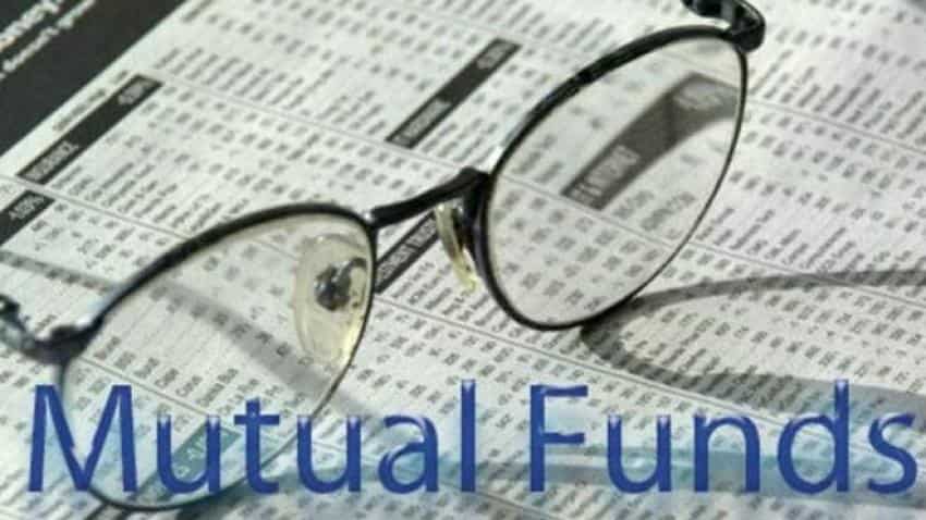 Retail investors signing off? Top 10 mutual funds lose Rs 8,900 crore in Feb Retail investors signing off? Top 10 mutual funds lose Rs 8,900 crore in Feb