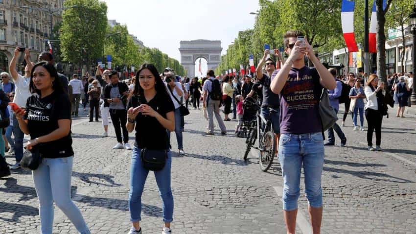 Global tourism: Travel and tourism sector predicted to slow after higher oil prices, airfares Global tourism: Travel and tourism sector predicted to slow after higher oil prices, airfares