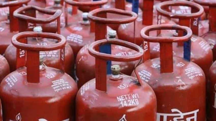Free LPG scheme: Big relief to borrowers, loan repayment deferred Free LPG scheme: Big relief to borrowers, loan repayment deferred