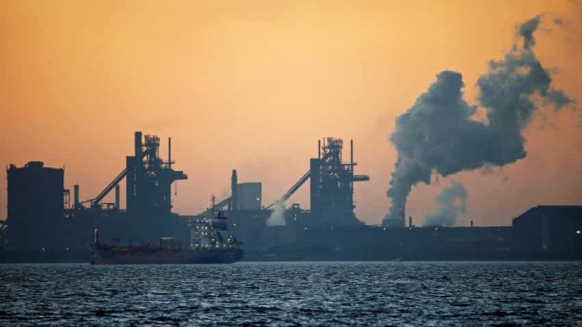 Oil prices fall, but still above $70 as US trade dispute with China looms Oil prices fall, but still above $70 as US trade dispute with China looms