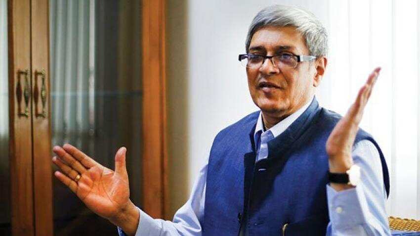 Brain drain: Bibek Debroy frowns upon students looking for &#039;elusive shores&#039;