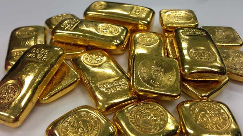 Gold hits one-week high on dollar weakness, geopolitical tensions Gold hits one-week high on dollar weakness, geopolitical tensions
