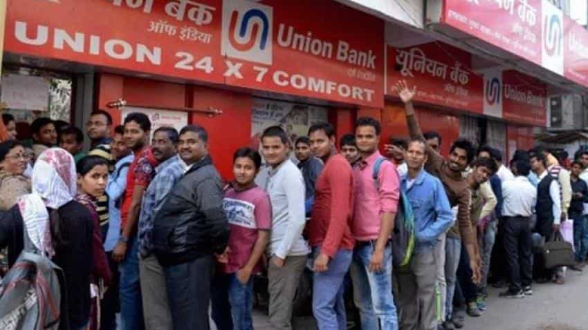 Now, Gujarat hit with shortage of cash; some banks cap withdrawals Now, Gujarat hit with shortage of cash; some banks cap withdrawals