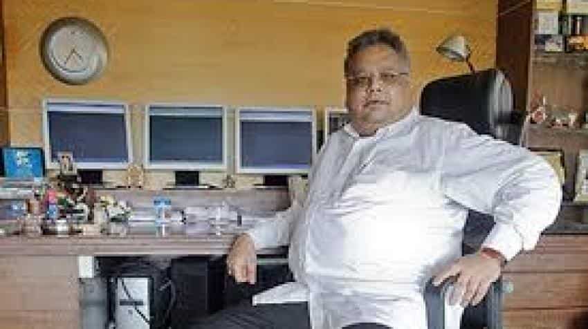 Rakesh Jhunjhunwala just can't let go off this crisis-ridden stock Rakesh Jhunjhunwala just can't let go off this crisis-ridden stock