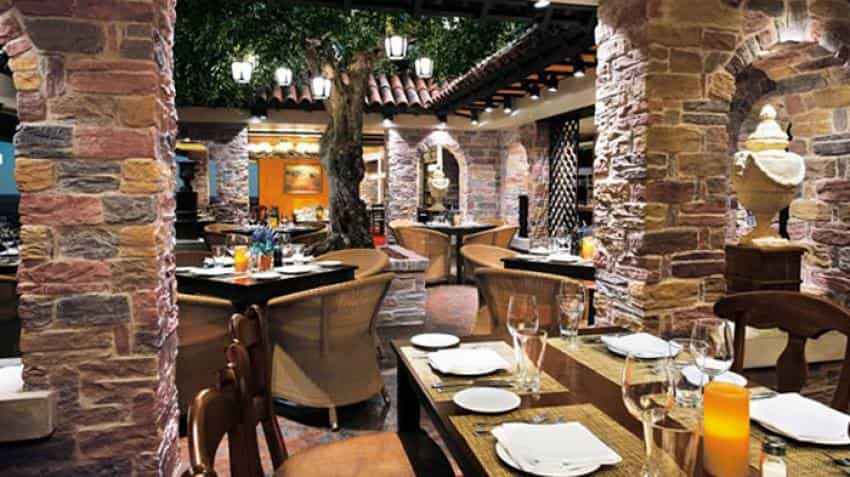 This Mumbai restaurant still forces customers to pay service charge; check shocking case This Mumbai restaurant still forces customers to pay service charge; check shocking case