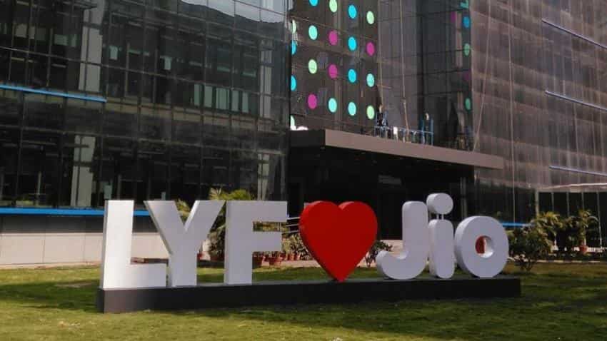 Is Reliance Jio offering 1.1TB free data in 100Mbps JioFiber plans? 