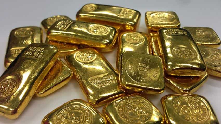 Gold prices slip as investors eye riskier assets