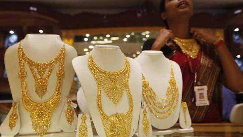 Golds price dips below Rs 32,000 on global cues, silver cracks 41,000-mark Golds price dips below Rs 32,000 on global cues, silver cracks 41,000-mark