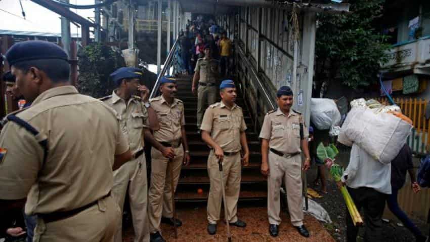 Railway Recruitment 2018: At indianrailways.gov.in, drive to hire 9739 constables for RPF, RPSF begins Railway Recruitment 2018: At indianrailways.gov.in, drive to hire 9739 constables for RPF, RPSF begins