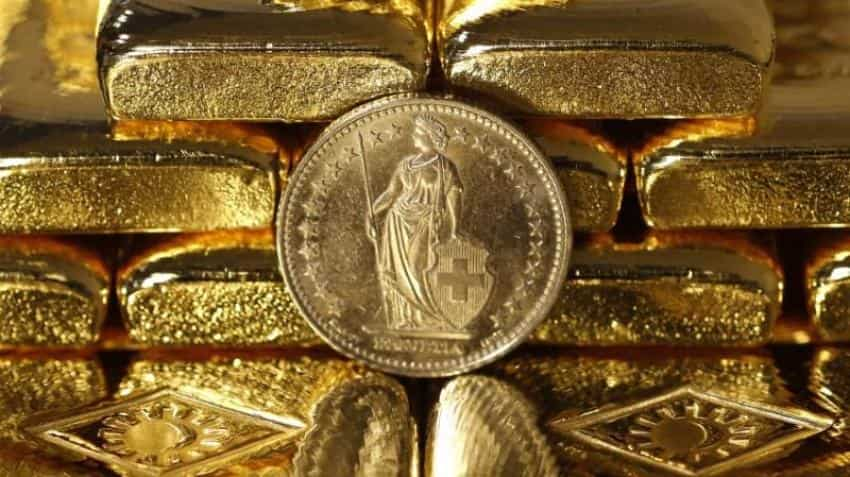 Gold steady as strong dollar counters concerns over US-China trade spat