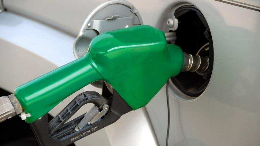 Petrol price down by 8 to 12 paisa, no change in diesel price for 3rd day in a row 