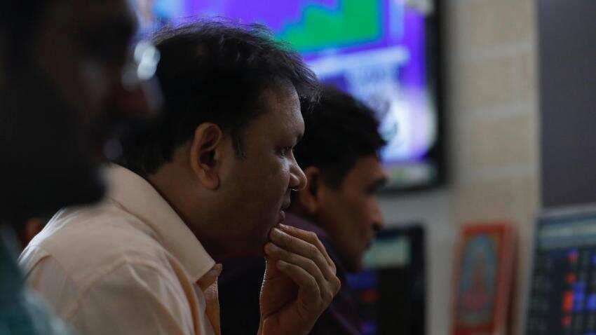 Sensex snaps two-day losing streak, gains 260 points; RIL ends at fresh high Sensex snaps two-day losing streak, gains 260 points; RIL ends at fresh high