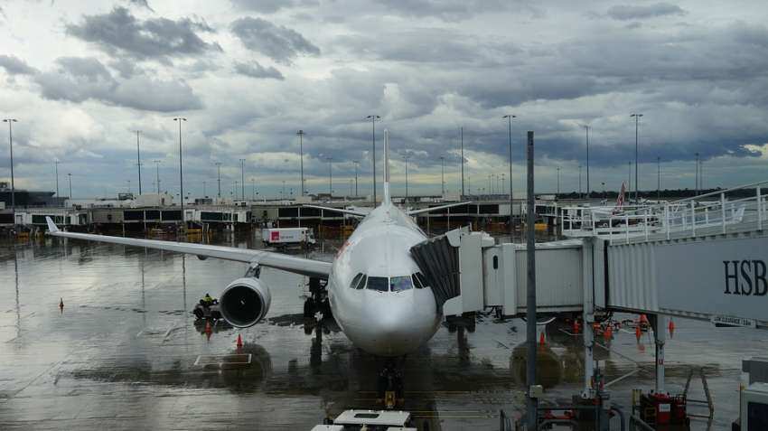 Mumbai airport flight status: Heavy Rains hit air traffic! Jet Airways' flights delayed by 30 minutes, Vistara warns' passengers Mumbai airport flight status: Heavy Rains hit air traffic! Jet Airways' flights delayed by 30 minutes, Vistara warns' passengers