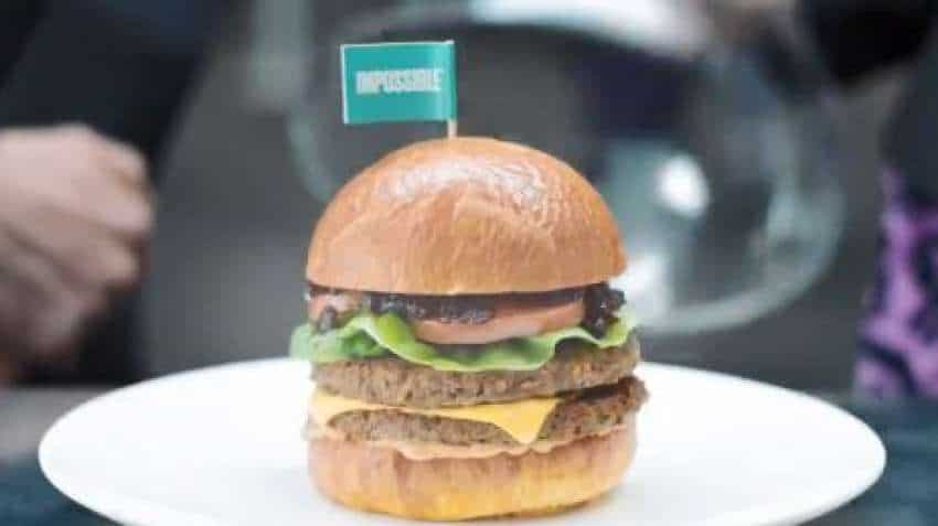 World&#039;s first airline serves the &#039;Impossible Burger&#039;, which even bleeds