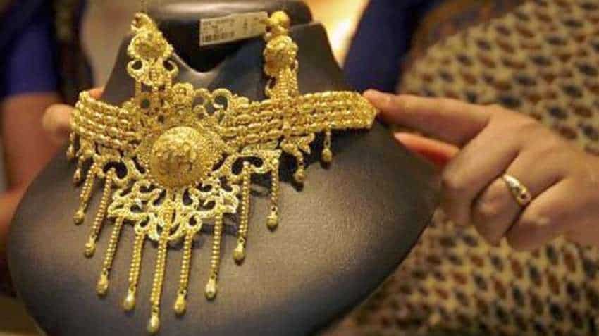 Gold prices in India return to premium, US-China row limits interest