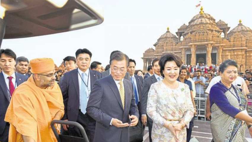 PM Narendra Modi to visit world's largest mobile factory along with South Korean President Moon Jae-in in Noida PM Narendra Modi to visit world's largest mobile factory along with South Korean President Moon Jae-in in Noida