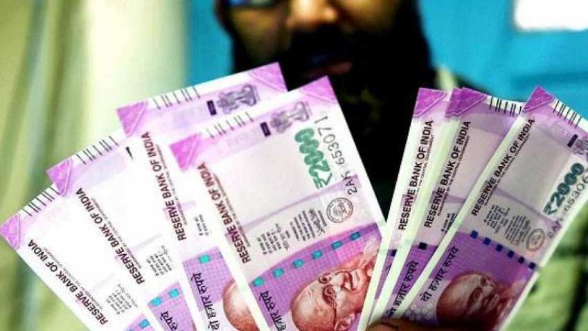 Beware! Rs 2,000 fake currency notes in circulation; you won't believe how it was done Beware! Rs 2,000 fake currency notes in circulation; you won't believe how it was done