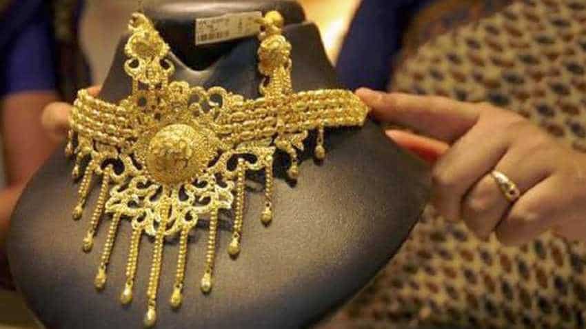 Gold prices advance marginally, but still below Rs 31,000