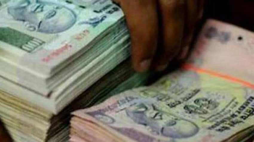 Rupee bounces to 1-week high as US dollar sags, eye on RBI policy meet Rupee bounces to 1-week high as US dollar sags, eye on RBI policy meet