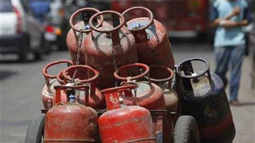 LPG cooking gas price to be hiked by Rs 25.50 from August in Delhi LPG cooking gas price to be hiked by Rs 25.50 from August in Delhi