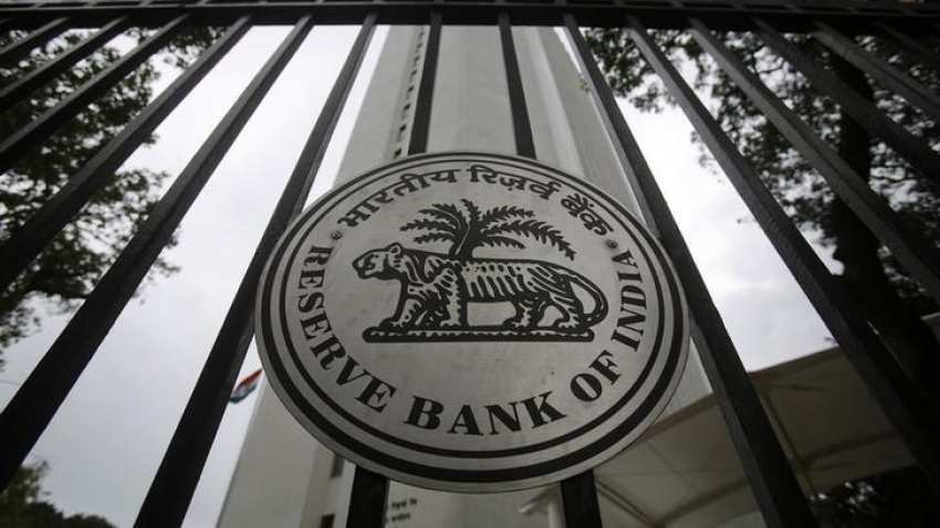 Analysis: India chooses between a falling rupee and a banking cash crunch Analysis: India chooses between a falling rupee and a banking cash crunch
