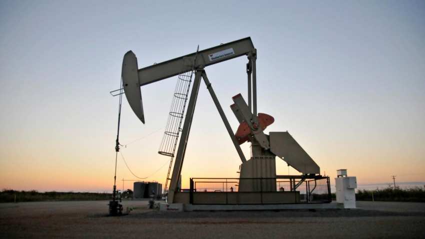 Oil rises as Saudi output dips, US drilling stalls