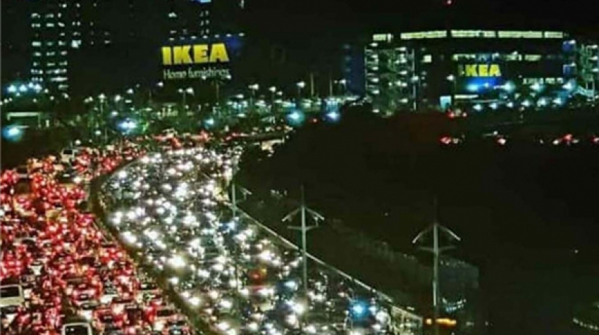 Crowds storm IKEA store in Hyderabad on first day Crowds storm IKEA store in Hyderabad on first day