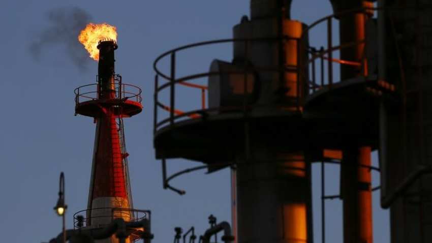 Oil prices rise on Iran sanctions, lower US fuel inventories