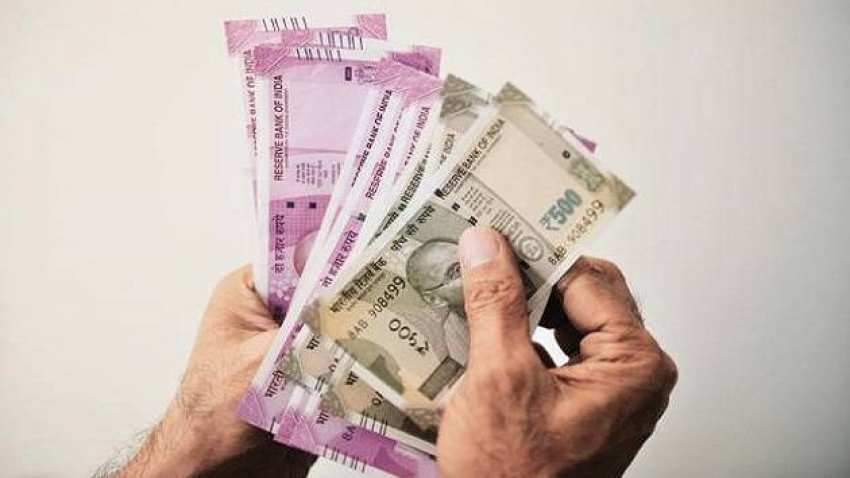 Indian rupee slumps to fresh record low of 71.79 against US dollar